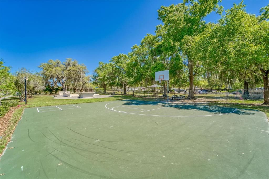 For Sale: $575,000 (4 beds, 3 baths, 2585 Square Feet)