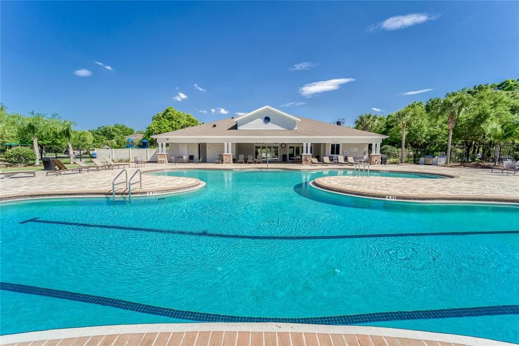 For Sale: $575,000 (4 beds, 3 baths, 2585 Square Feet)