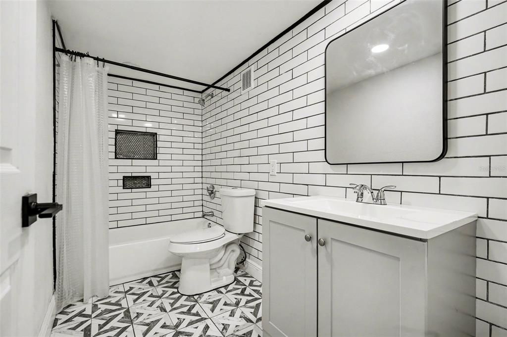 For Sale: $94,900 (1 beds, 1 baths, 877 Square Feet)
