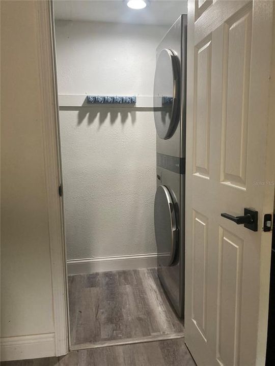 For Sale: $94,900 (1 beds, 1 baths, 877 Square Feet)