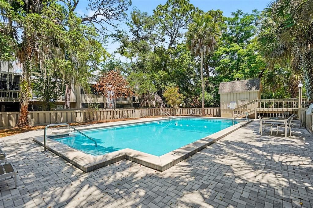 For Sale: $94,900 (1 beds, 1 baths, 877 Square Feet)
