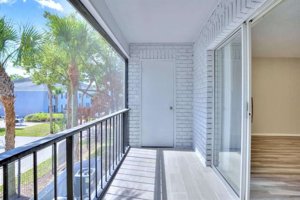 For Sale: $154,900 (1 beds, 1 baths, 678 Square Feet)