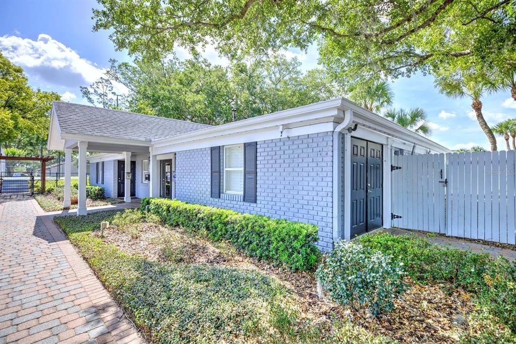 For Sale: $154,900 (1 beds, 1 baths, 678 Square Feet)