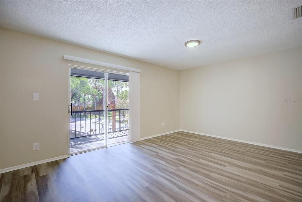For Sale: $154,900 (1 beds, 1 baths, 678 Square Feet)