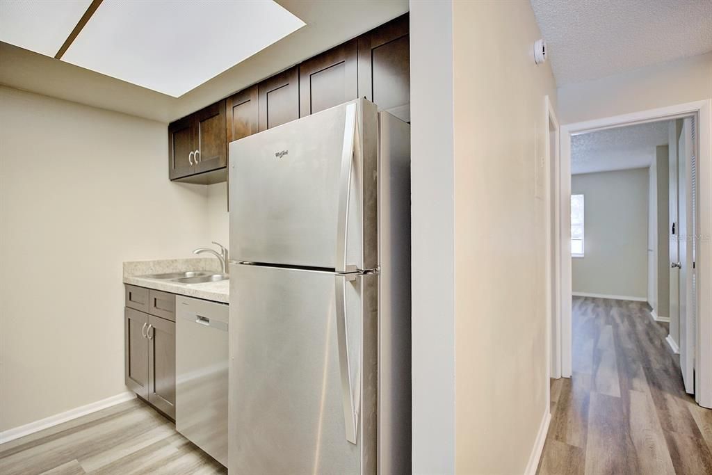 For Sale: $154,900 (1 beds, 1 baths, 678 Square Feet)