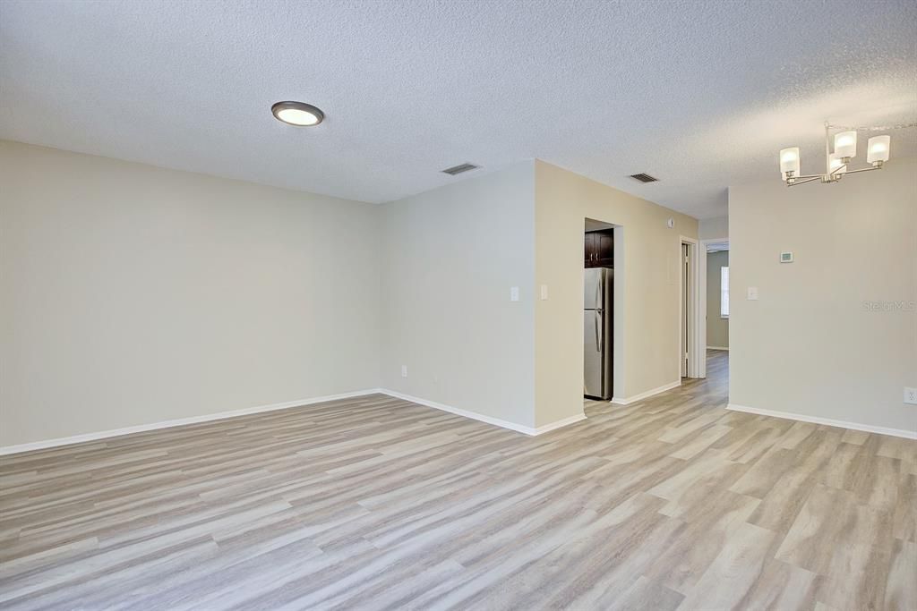 For Sale: $154,900 (1 beds, 1 baths, 678 Square Feet)