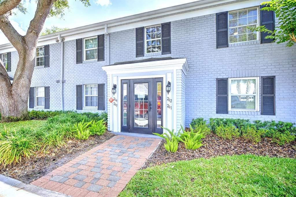For Sale: $154,900 (1 beds, 1 baths, 678 Square Feet)