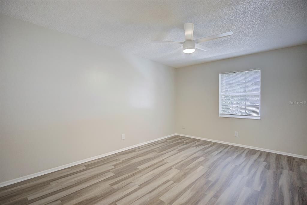 For Sale: $154,900 (1 beds, 1 baths, 678 Square Feet)