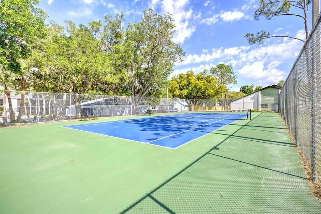 For Sale: $154,900 (1 beds, 1 baths, 678 Square Feet)
