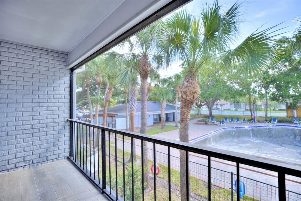 For Sale: $154,900 (1 beds, 1 baths, 678 Square Feet)