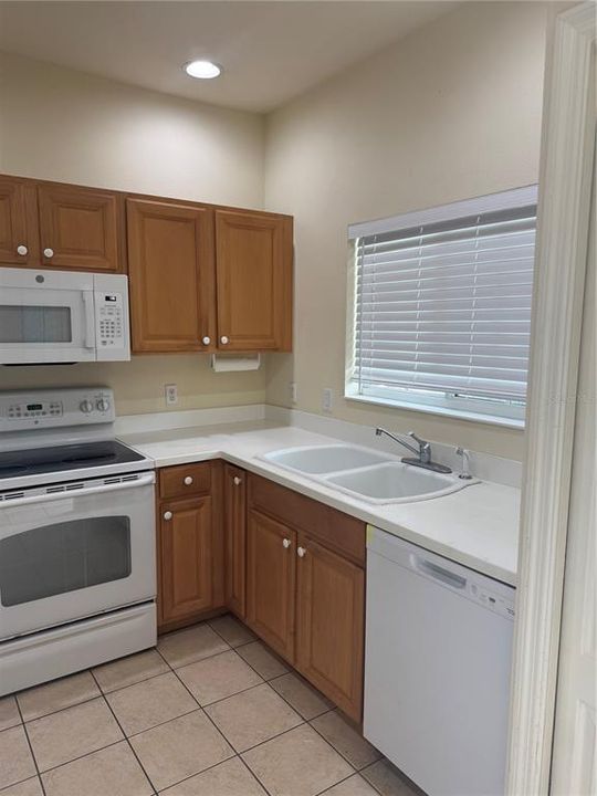 Active With Contract: $1,700 (2 beds, 2 baths, 1429 Square Feet)