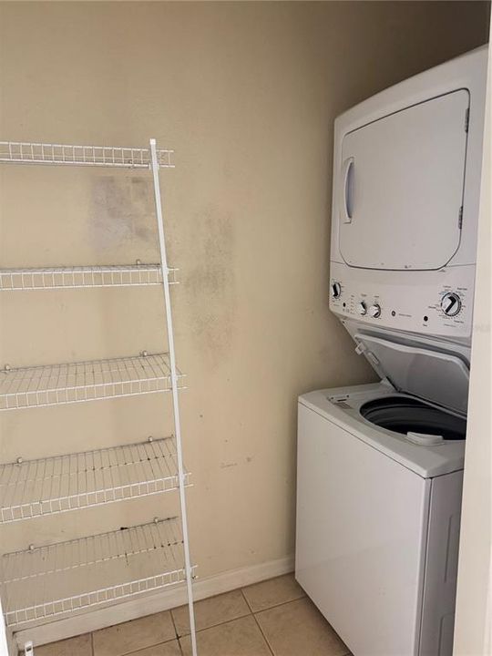 Active With Contract: $1,700 (2 beds, 2 baths, 1429 Square Feet)