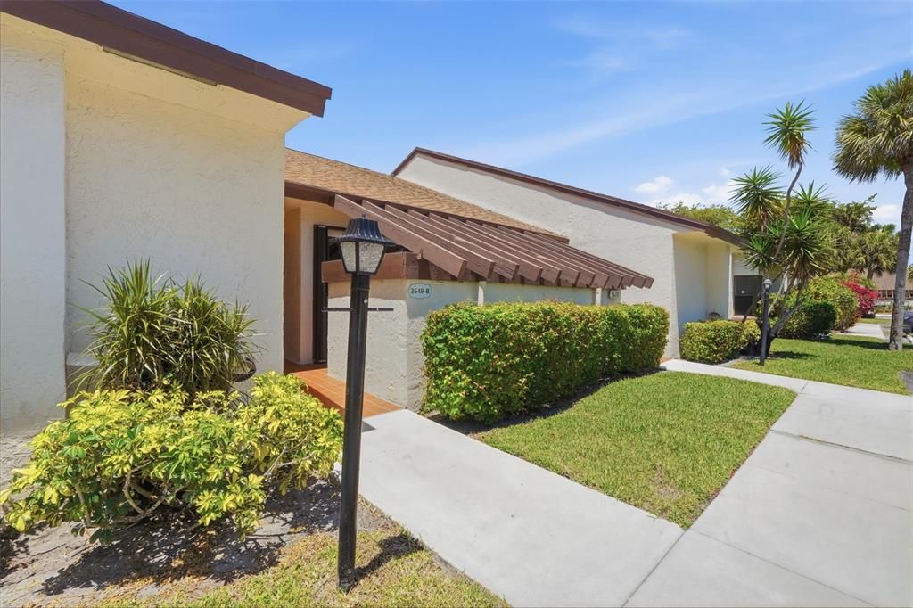 For Sale: $270,000 (2 beds, 2 baths, 1123 Square Feet)