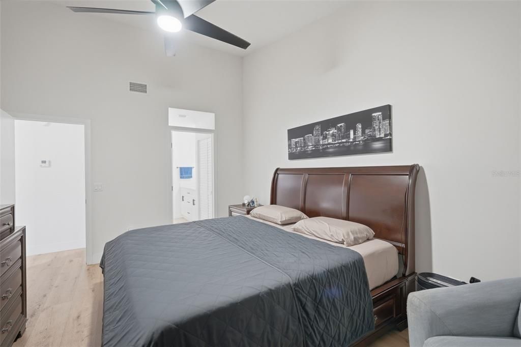 For Sale: $270,000 (2 beds, 2 baths, 1123 Square Feet)