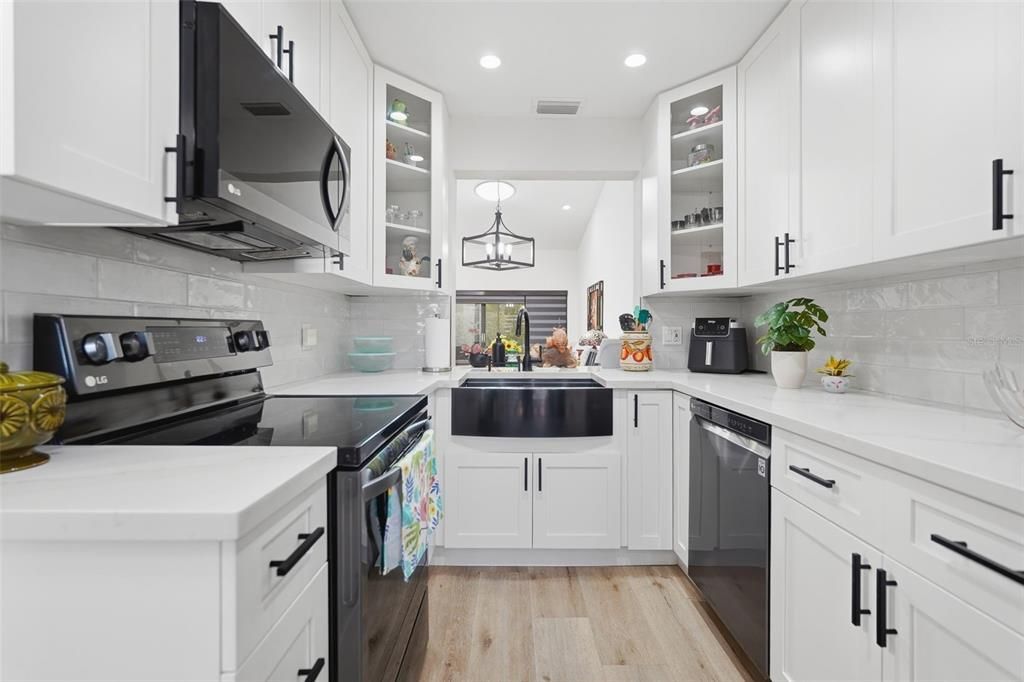 For Sale: $270,000 (2 beds, 2 baths, 1123 Square Feet)