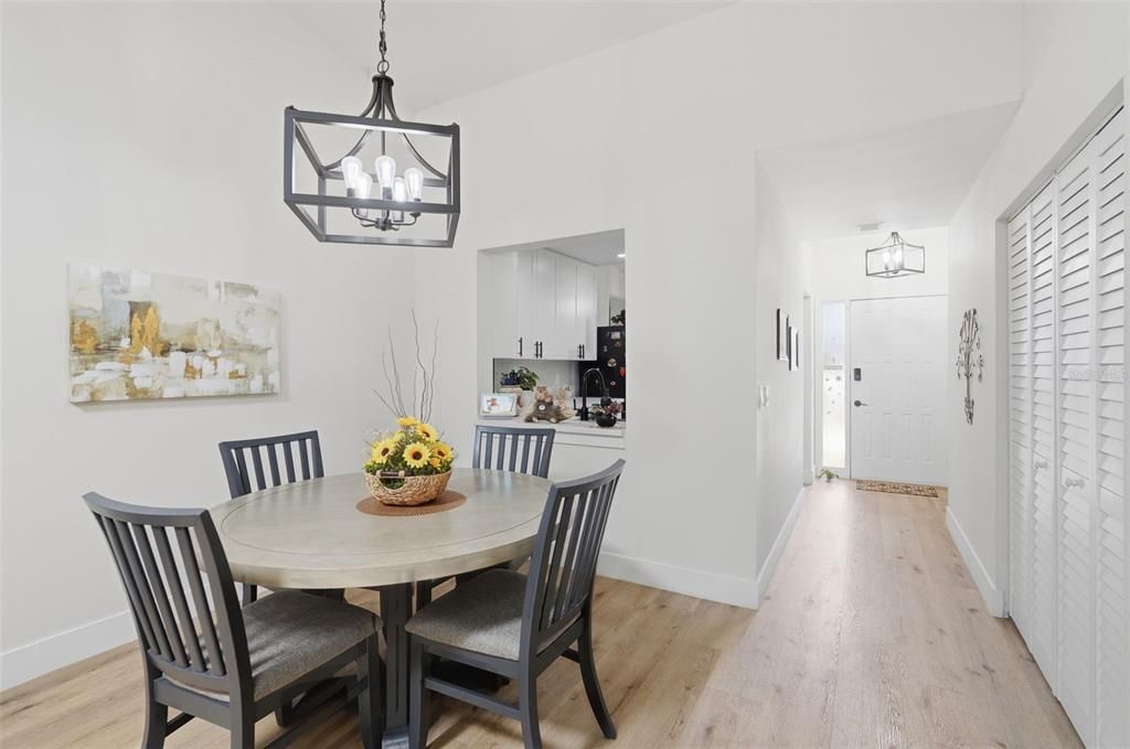 For Sale: $270,000 (2 beds, 2 baths, 1123 Square Feet)