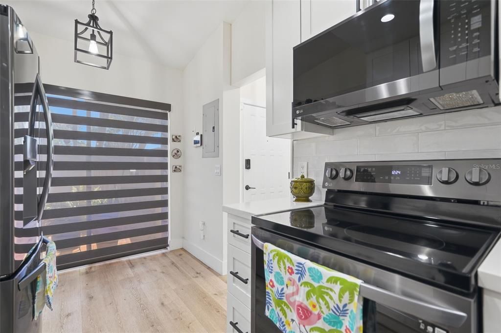 For Sale: $270,000 (2 beds, 2 baths, 1123 Square Feet)