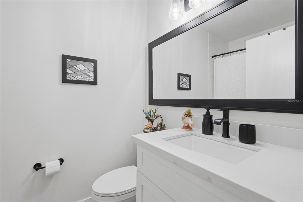 For Sale: $270,000 (2 beds, 2 baths, 1123 Square Feet)