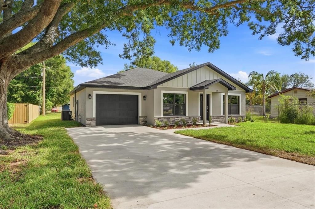 Active With Contract: $325,000 (3 beds, 2 baths, 1370 Square Feet)