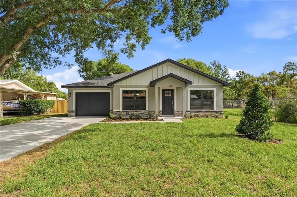 Active With Contract: $325,000 (3 beds, 2 baths, 1370 Square Feet)