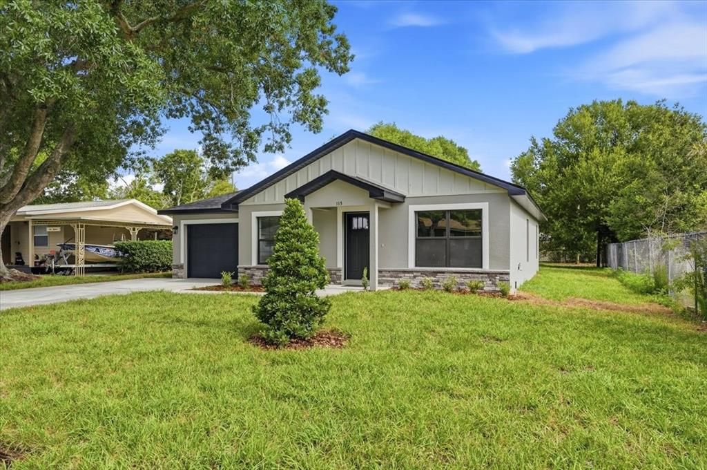 Active With Contract: $325,000 (3 beds, 2 baths, 1370 Square Feet)