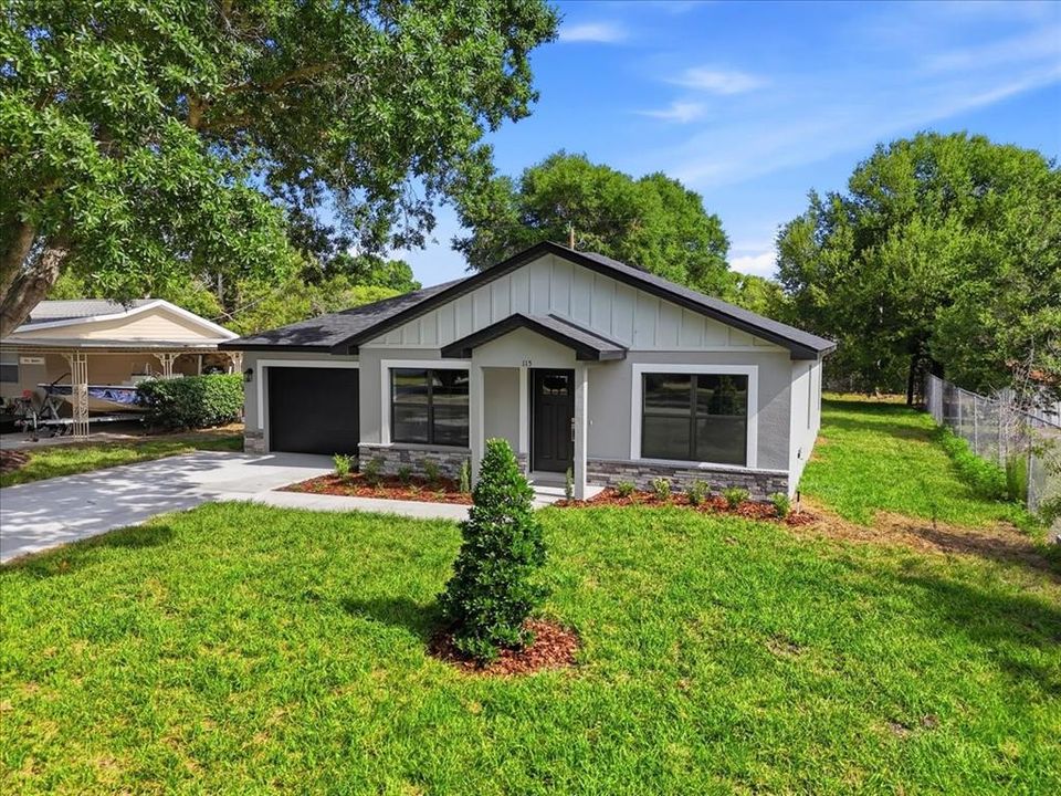 Active With Contract: $325,000 (3 beds, 2 baths, 1370 Square Feet)