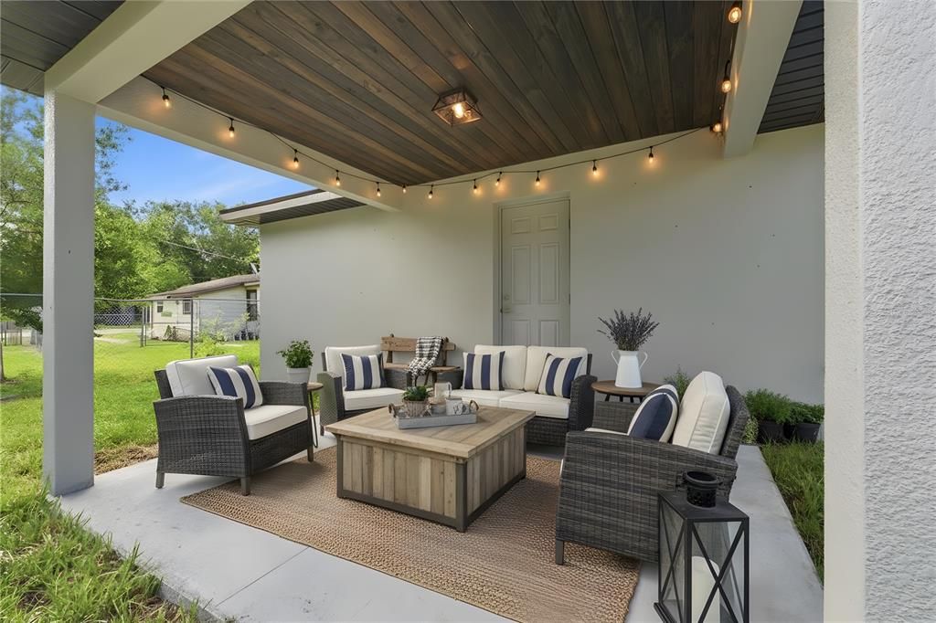 Active With Contract: $325,000 (3 beds, 2 baths, 1370 Square Feet)