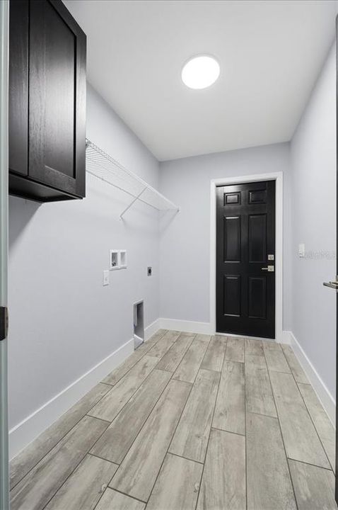 Active With Contract: $325,000 (3 beds, 2 baths, 1370 Square Feet)