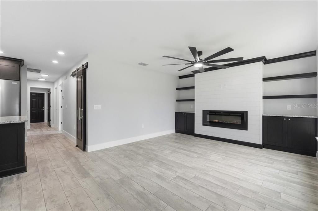 Active With Contract: $325,000 (3 beds, 2 baths, 1370 Square Feet)