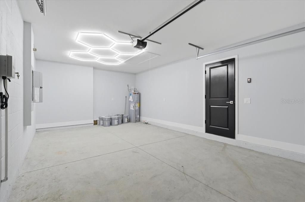 Active With Contract: $325,000 (3 beds, 2 baths, 1370 Square Feet)