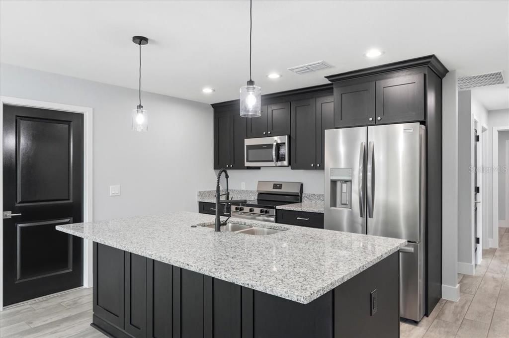 Active With Contract: $325,000 (3 beds, 2 baths, 1370 Square Feet)