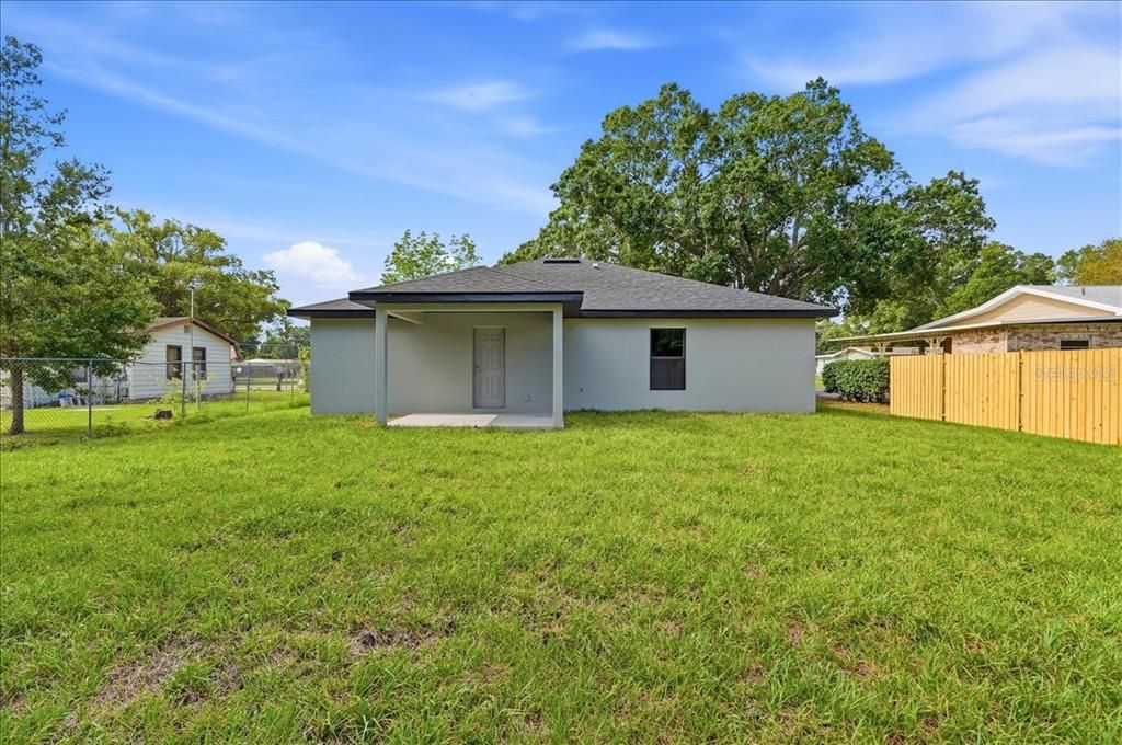 Active With Contract: $325,000 (3 beds, 2 baths, 1370 Square Feet)