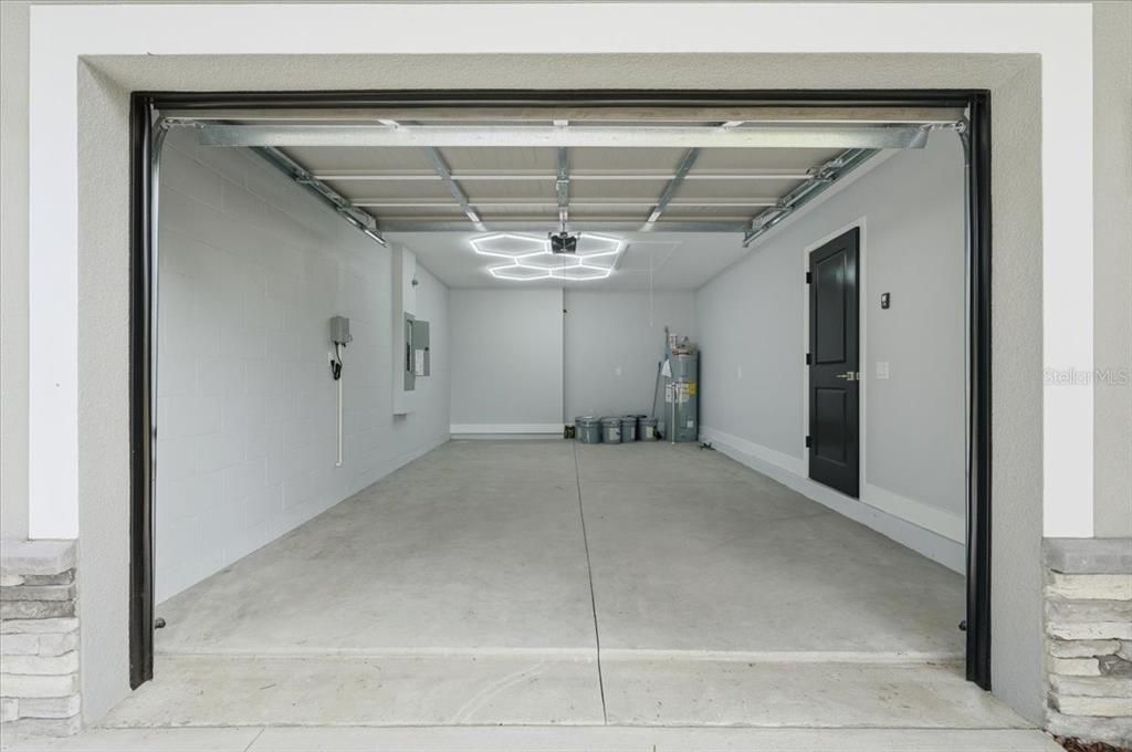 Active With Contract: $325,000 (3 beds, 2 baths, 1370 Square Feet)