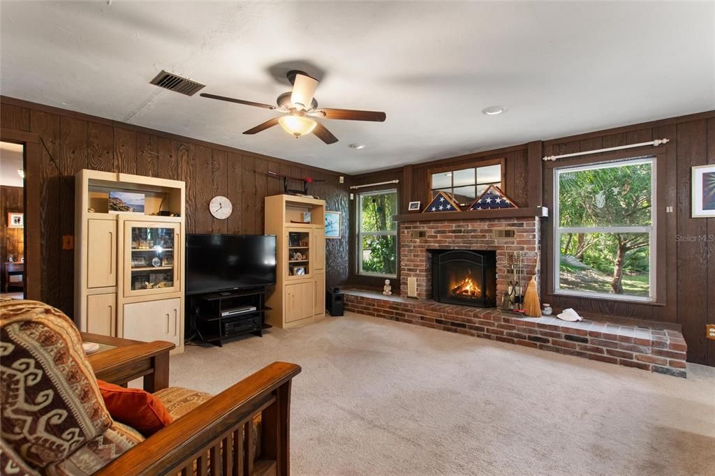 For Sale: $599,000 (4 beds, 2 baths, 2770 Square Feet)