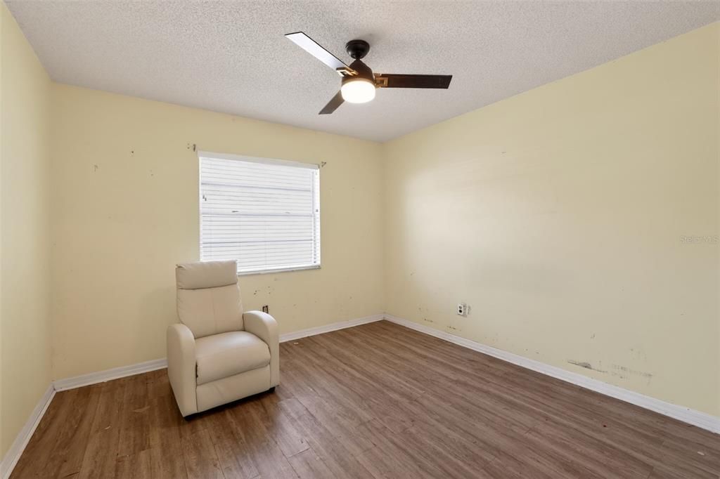 Activo con contrato: $84,900 (2 camas, 2 baños, 984 Pies cuadrados)