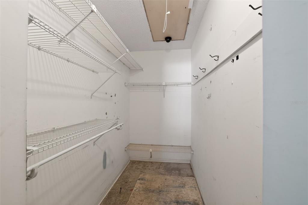 Activo con contrato: $84,900 (2 camas, 2 baños, 984 Pies cuadrados)