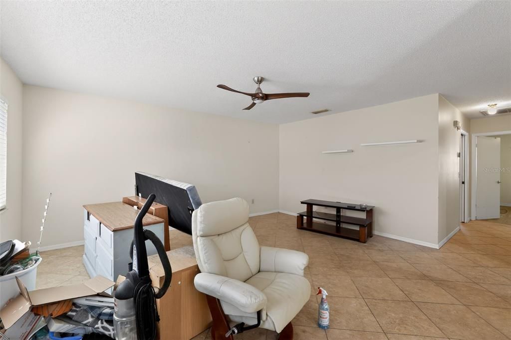Activo con contrato: $84,900 (2 camas, 2 baños, 984 Pies cuadrados)