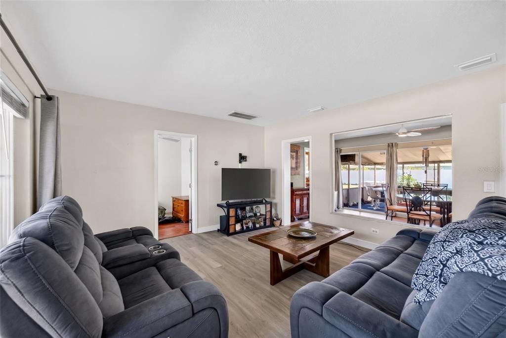 Activo con contrato: $345,000 (3 camas, 2 baños, 1248 Pies cuadrados)