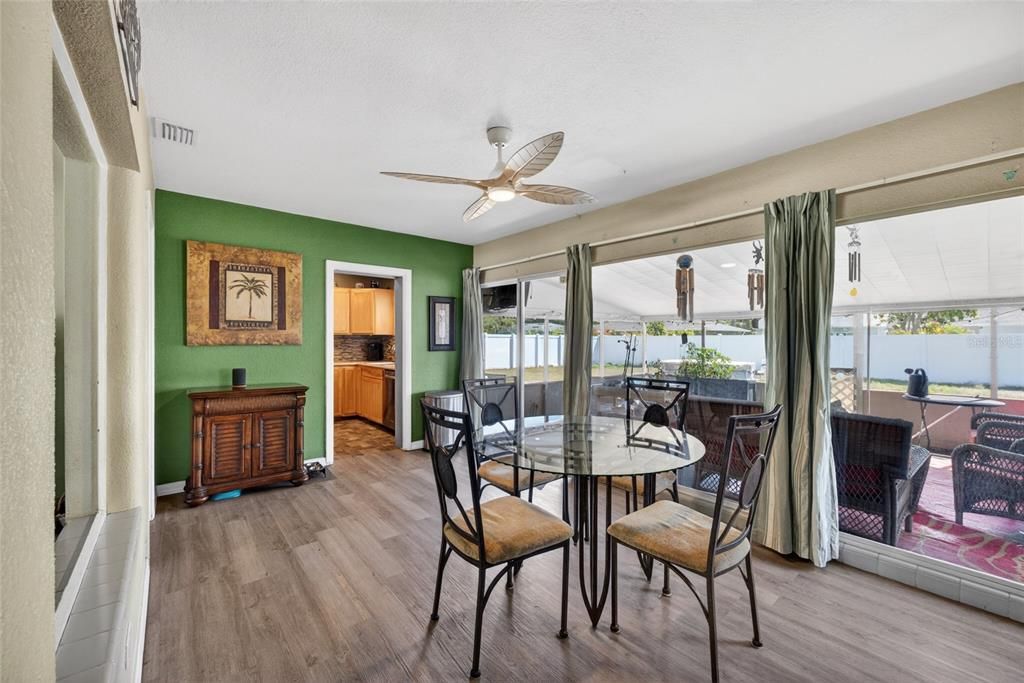 Activo con contrato: $345,000 (3 camas, 2 baños, 1248 Pies cuadrados)