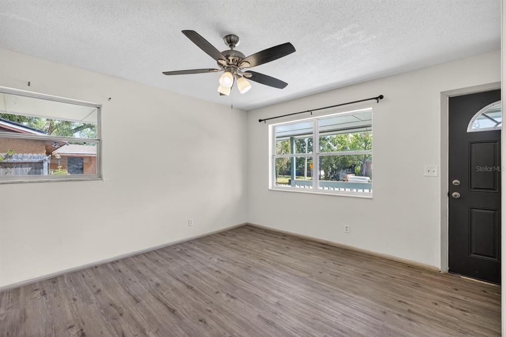 For Sale: $215,000 (3 beds, 1 baths, 1151 Square Feet)