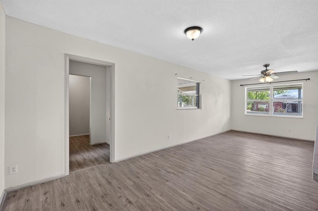 For Sale: $215,000 (3 beds, 1 baths, 1151 Square Feet)