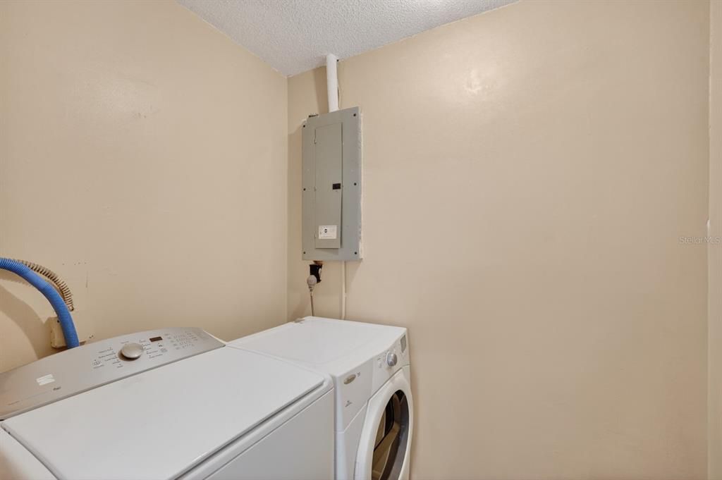 For Sale: $215,000 (3 beds, 1 baths, 1151 Square Feet)
