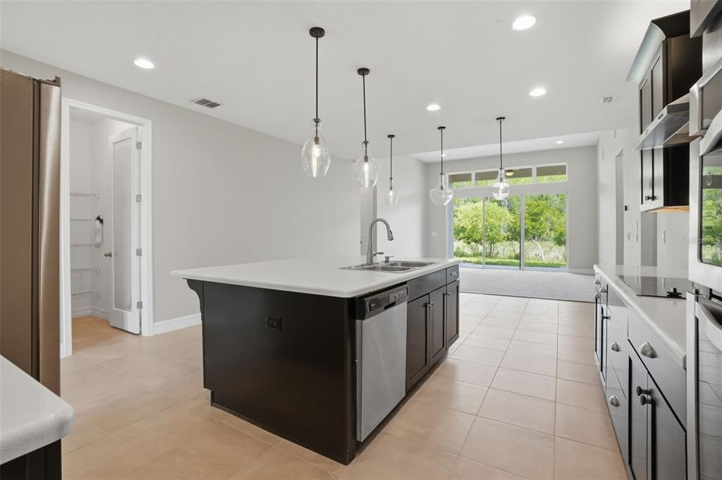 En Venta: $695,000 (6 camas, 4 baños, 2926 Pies cuadrados)