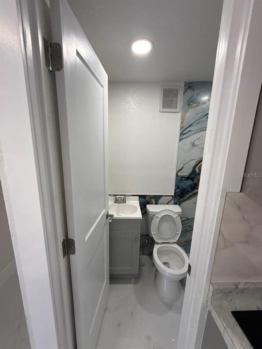 Под контрактом: $430,000 (4 спален, 2 ванн, 1100 Квадратных фут)