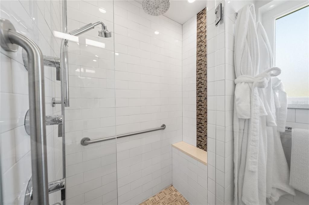 En Venta: $4,200,000 (3 camas, 3 baños, 2165 Pies cuadrados)