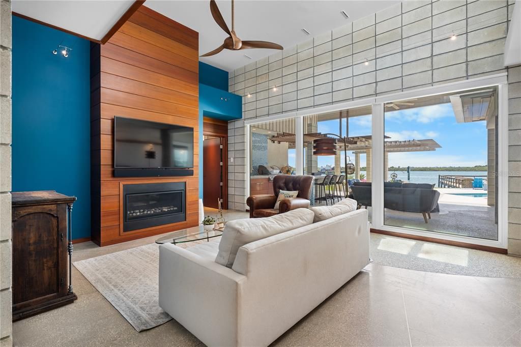 En Venta: $4,200,000 (3 camas, 3 baños, 2165 Pies cuadrados)
