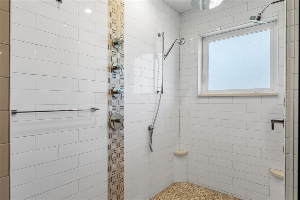 En Venta: $4,200,000 (3 camas, 3 baños, 2165 Pies cuadrados)