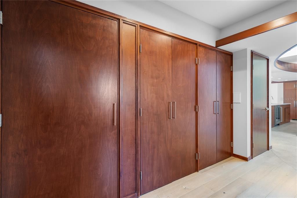 En Venta: $4,200,000 (3 camas, 3 baños, 2165 Pies cuadrados)
