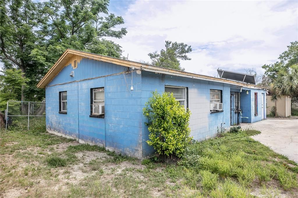 Active With Contract: $99,000 (2 beds, 1 baths, 1250 Square Feet)