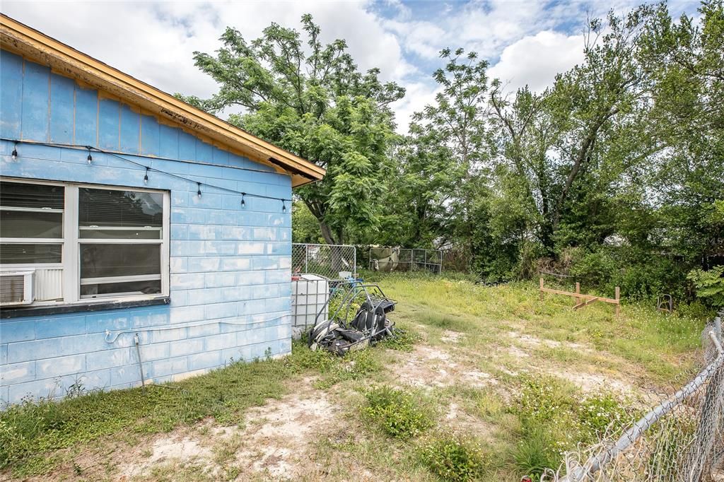 Active With Contract: $99,000 (2 beds, 1 baths, 1250 Square Feet)
